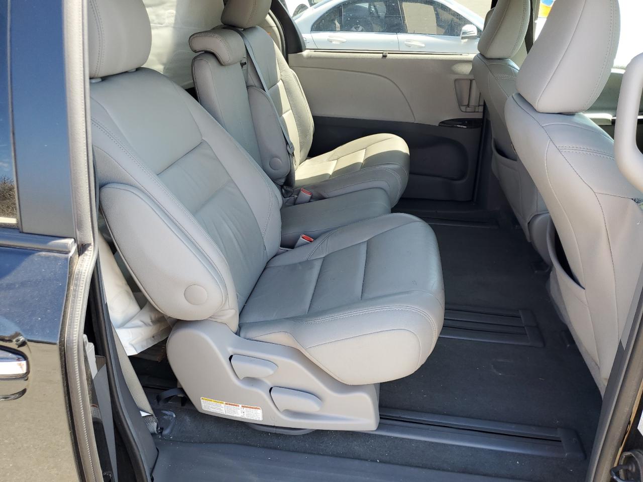 5TDYK3DC5GS715768 2016 Toyota Sienna Xle