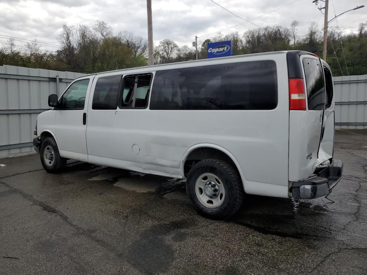 1GAZG1FG2F1106152 2015 Chevrolet Express G3500 Lt