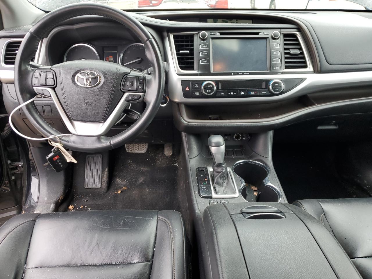 5TDKZRFH6KS313117 2019 Toyota Highlander Se