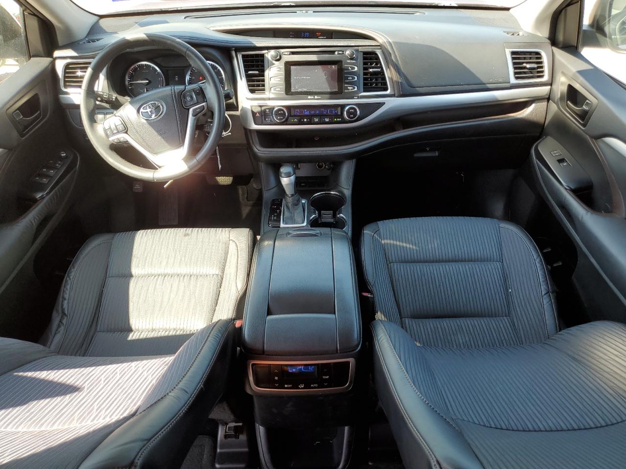 5TDZKRFH8FS054770 2015 Toyota Highlander Le