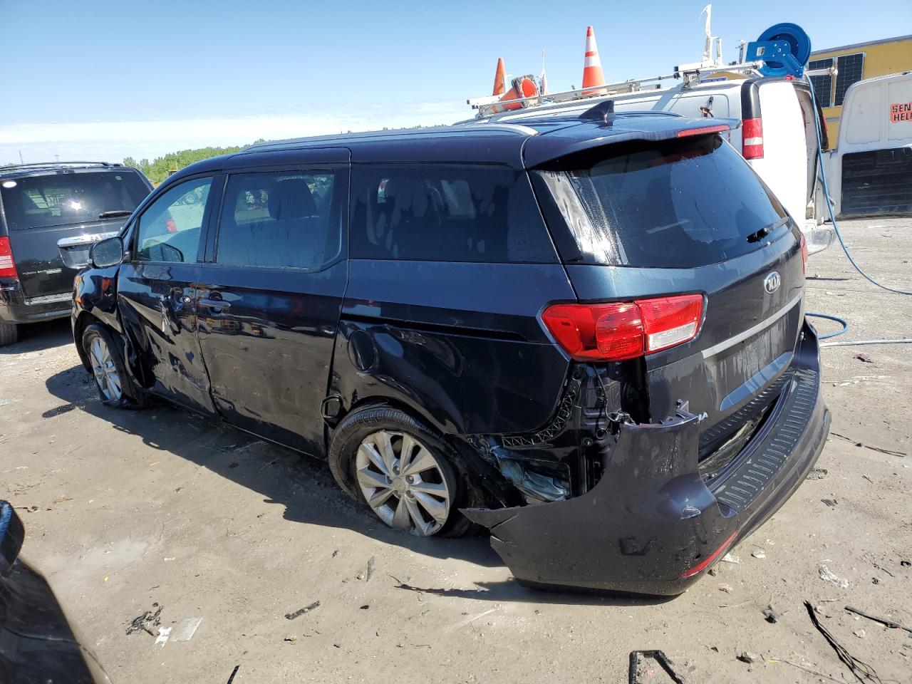 KNDMB5C19H6244249 2017 Kia Sedona Lx