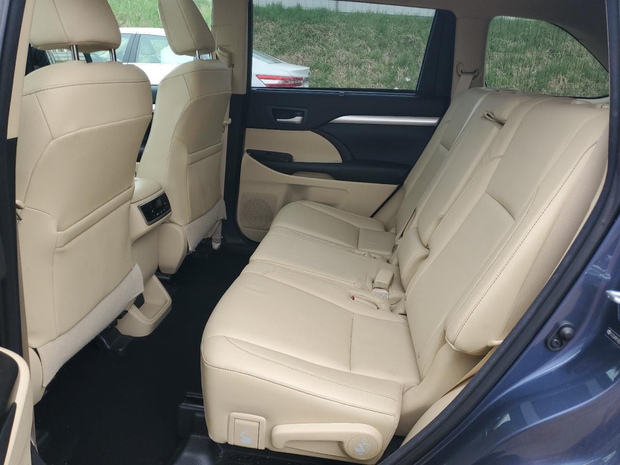 5TDJKRFH5ES021527 2014 Toyota Highlander Xle