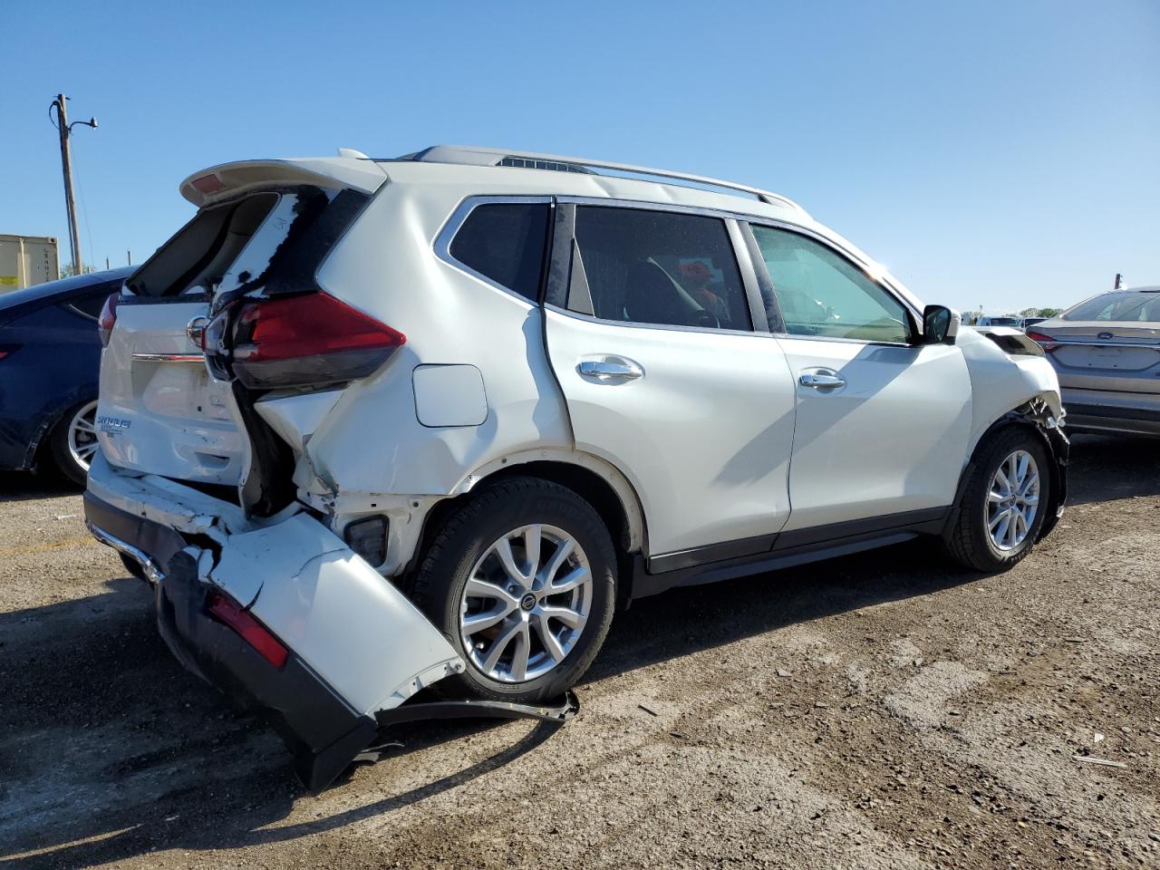 2018 Nissan Rogue S vin: 5N1AT2MT3JC792202