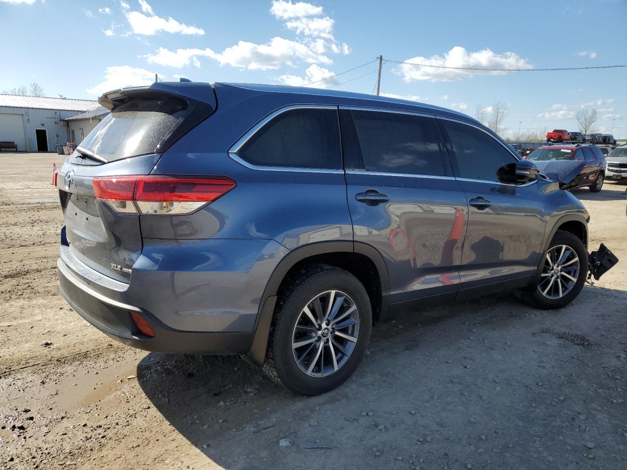 5TDJZRFH1KS723299 2019 Toyota Highlander Se