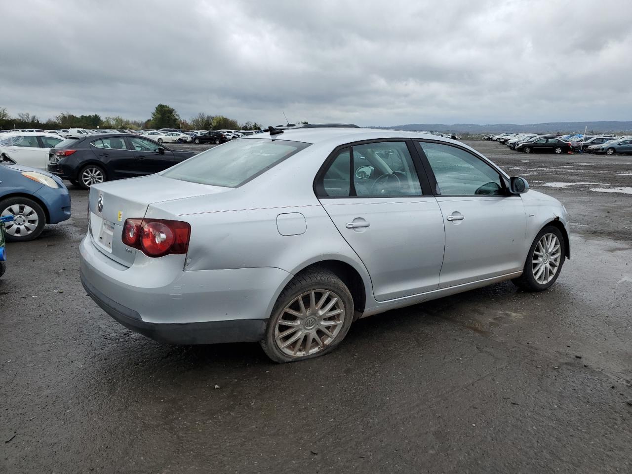 3VWRJ71K38M189228 2008 Volkswagen Jetta Wolfsburg