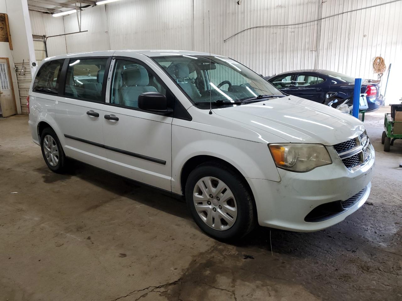 2C4RDGBG2ER102041 2014 Dodge Grand Caravan Se