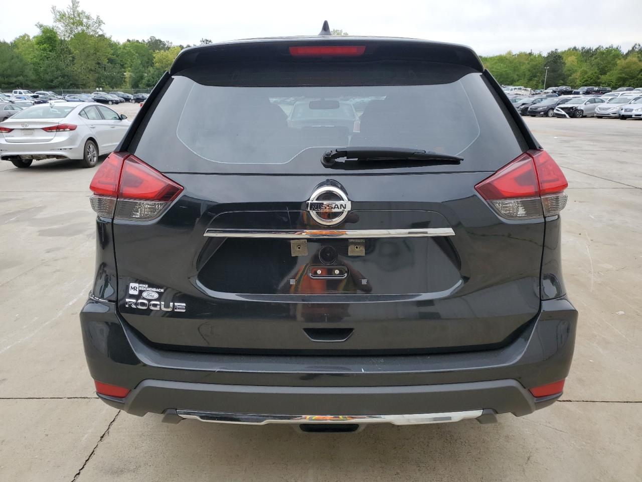 2017 Nissan Rogue S vin: KNMAT2MT0HP582213