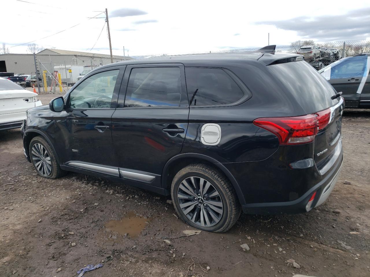 JA4AD2A32LZ007829 2020 Mitsubishi Outlander Es