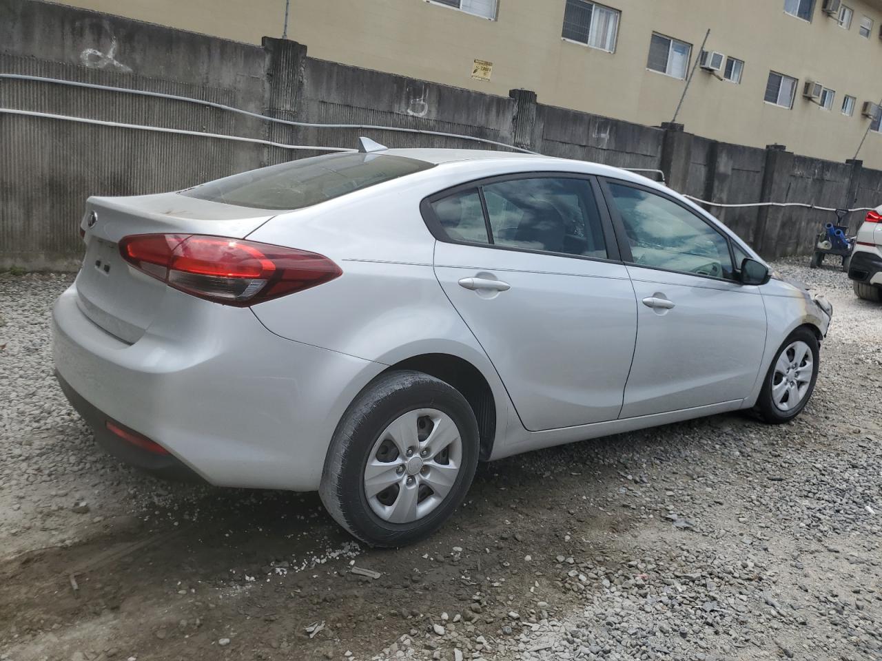 3KPFK4A72HE069332 2017 Kia Forte Lx