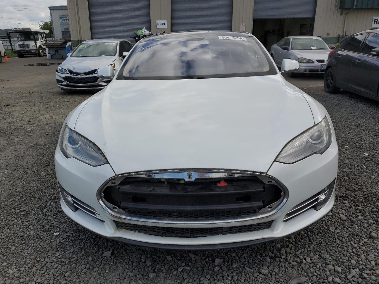 2014 Tesla Model S vin: 5YJSA1S16EFP33115