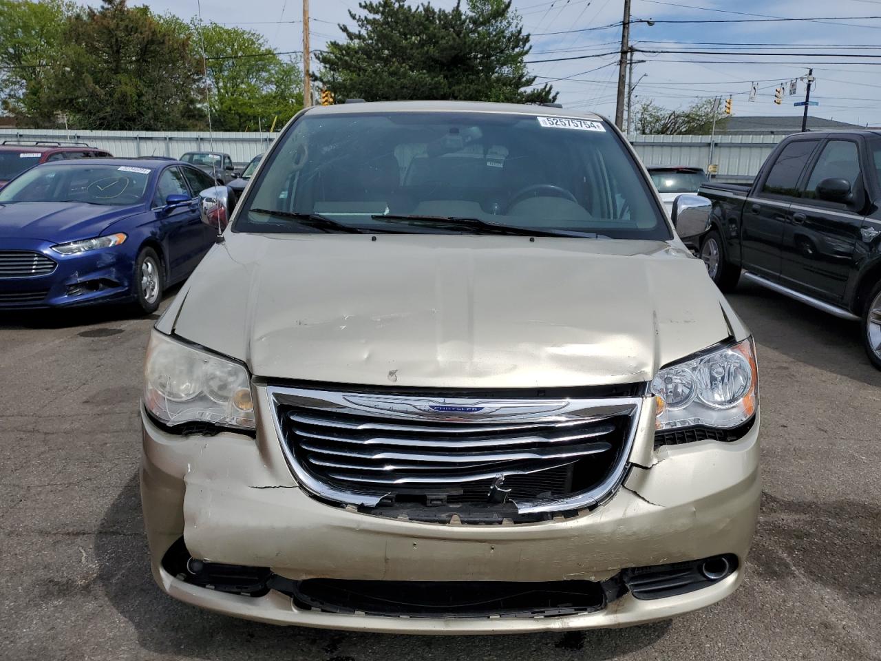 2A4RR8DG8BR798513 2011 Chrysler Town & Country Touring L