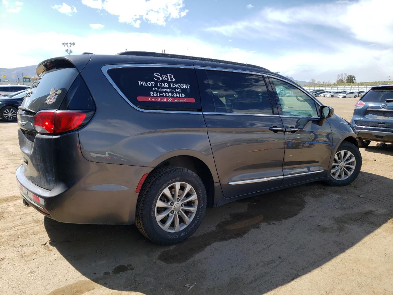 2017 Chrysler Pacifica Touring L vin: 2C4RC1BG8HR654051