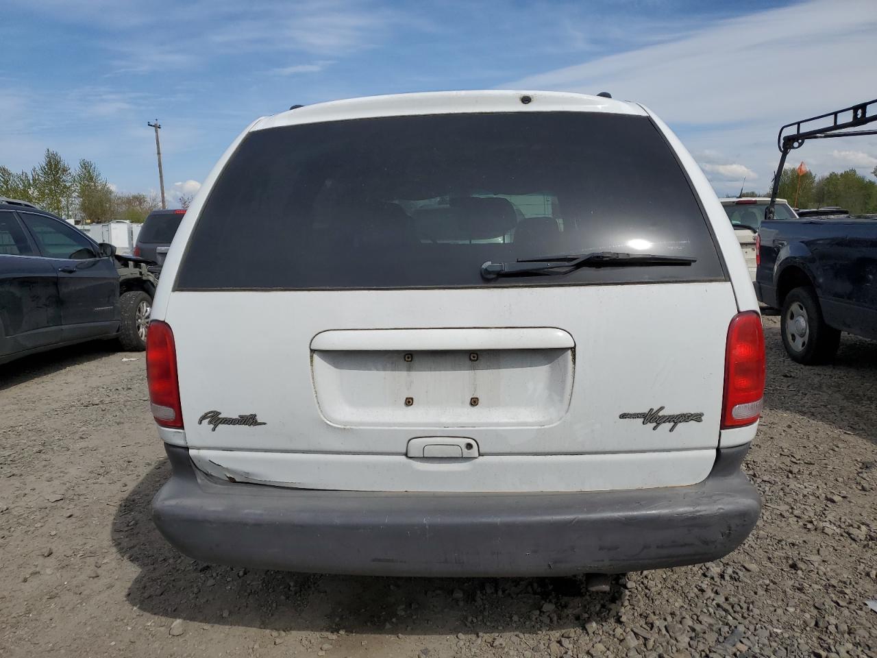 1B4GP44L3YB734876 2000 Dodge Grand Caravan Se