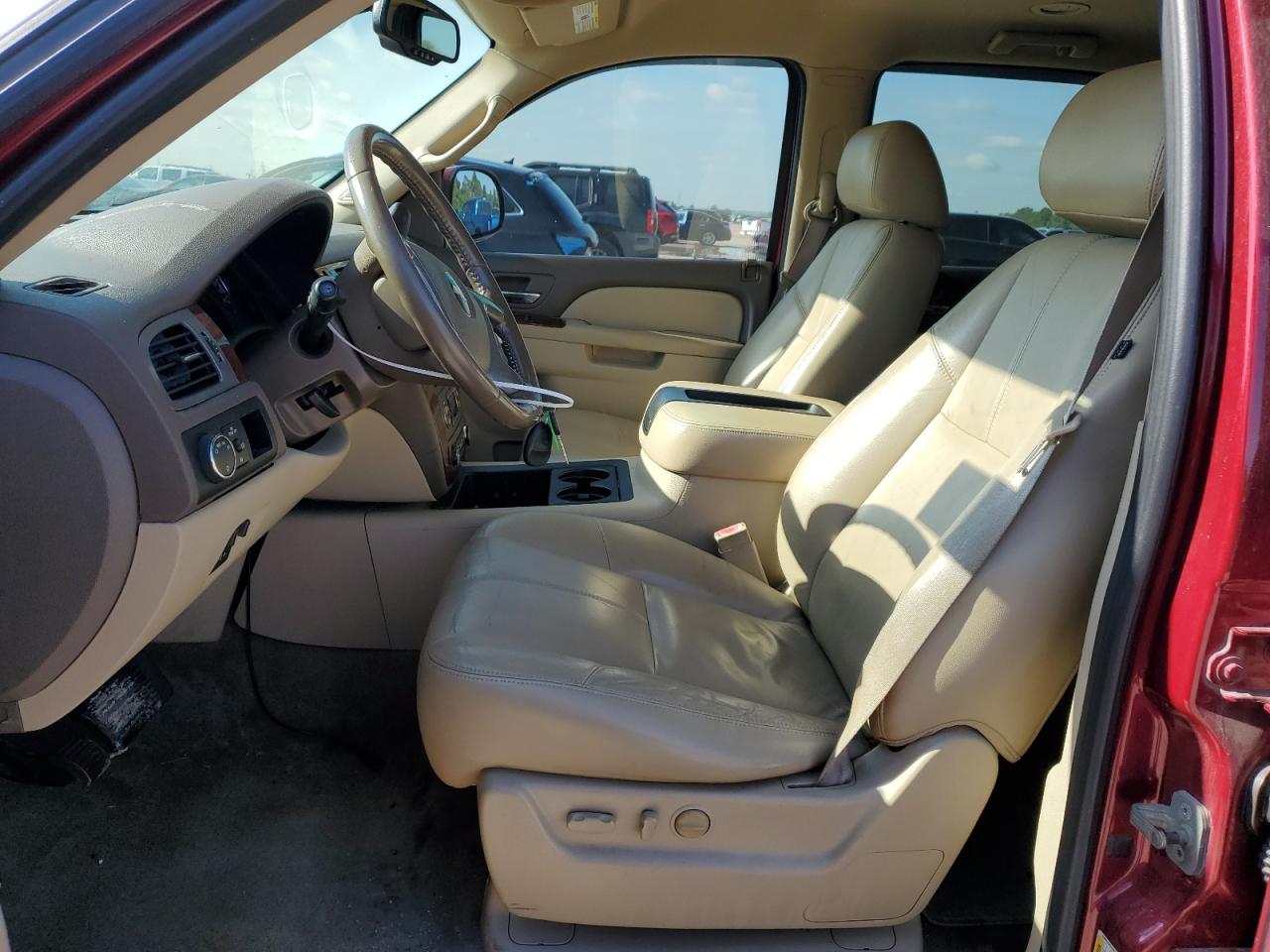 1GNSCBE05BR130768 2011 Chevrolet Tahoe C1500 Lt