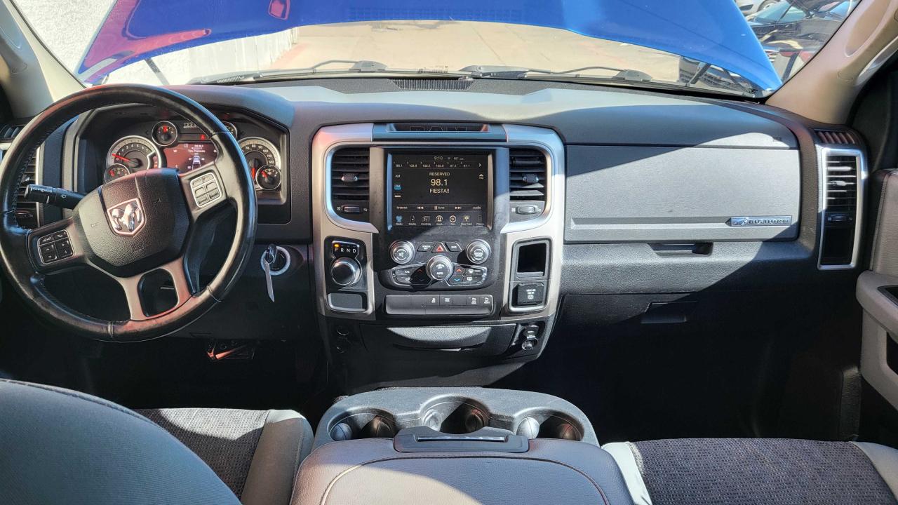 1C6RR6LT9HS556711 2017 Ram 1500 Slt