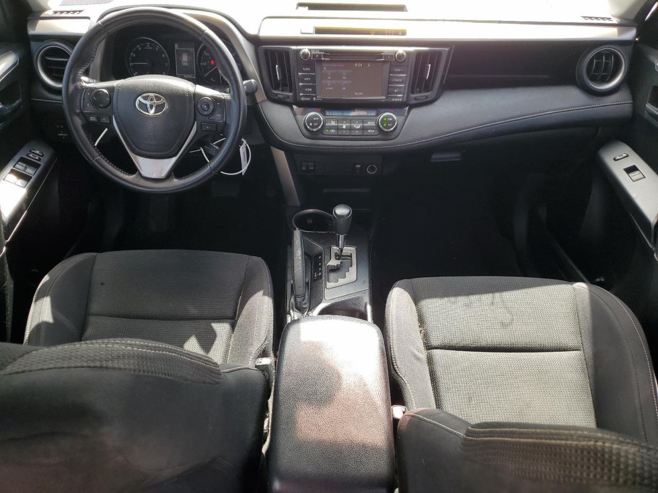 JTMWFREV0HJ111929 2017 Toyota Rav4 Xle