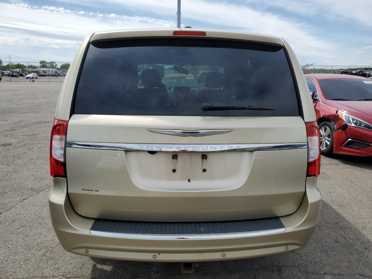 2A4RR8DG8BR798513 2011 Chrysler Town & Country Touring L