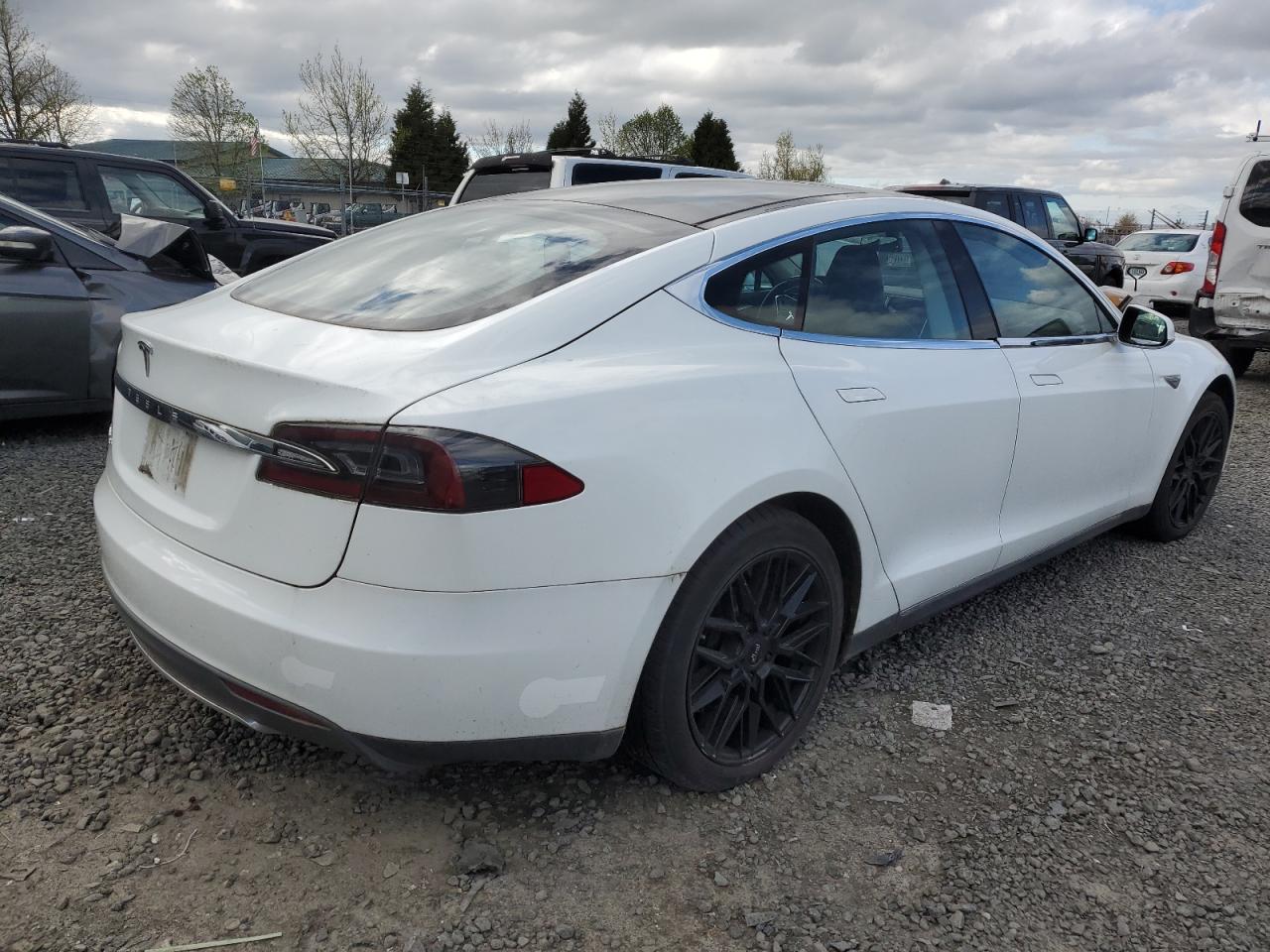 2014 Tesla Model S vin: 5YJSA1S16EFP33115