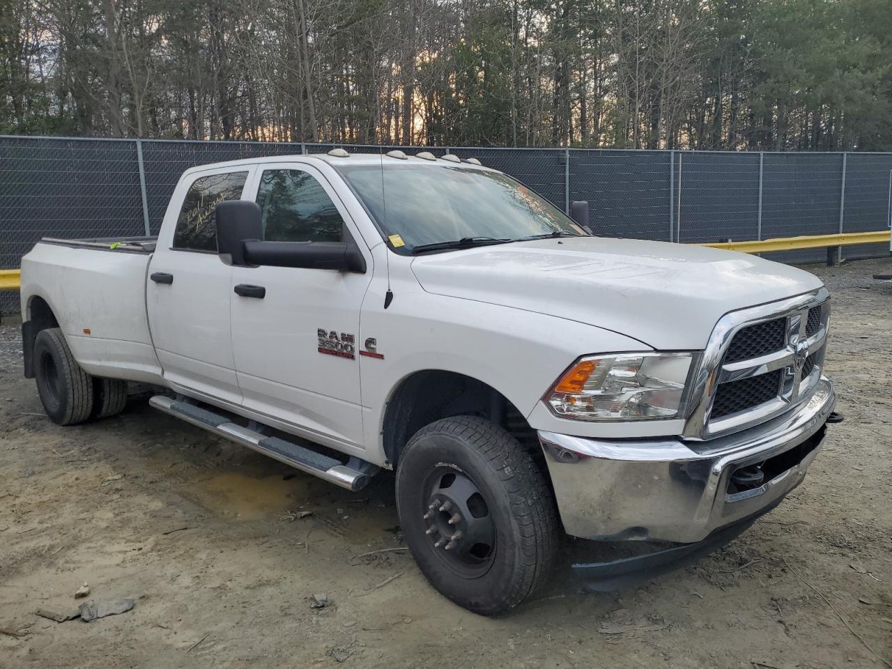 3C63RRGL2JG132933 2018 Ram 3500 St