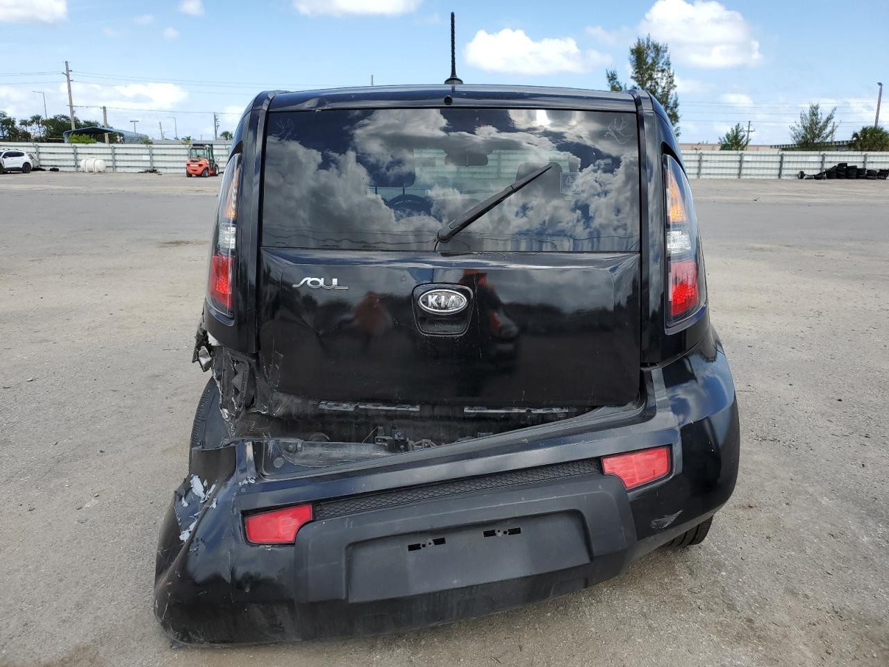 KNDJT2A26A7035299 2010 Kia Soul +