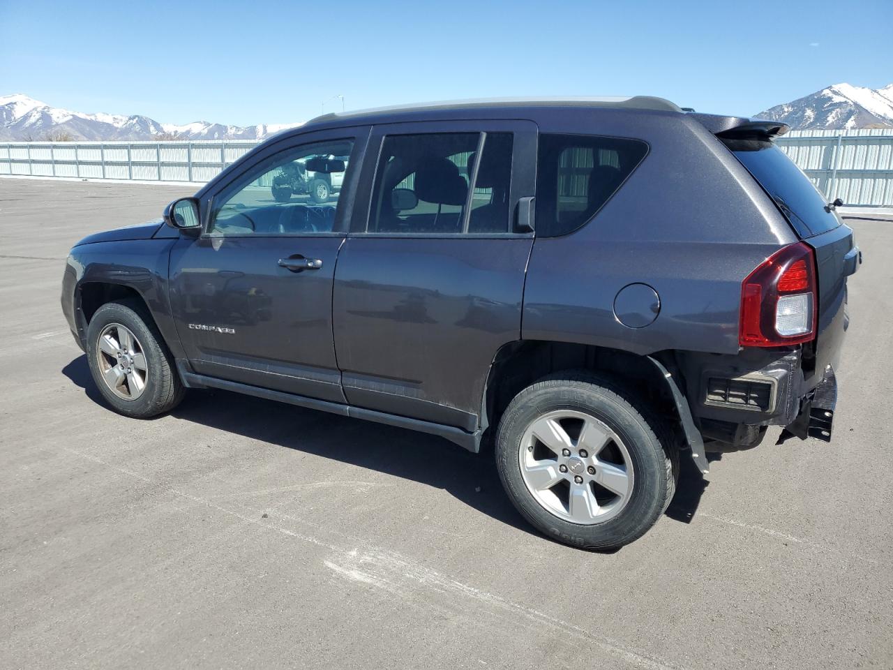 1C4NJCEBXHD162995 2017 Jeep Compass Latitude