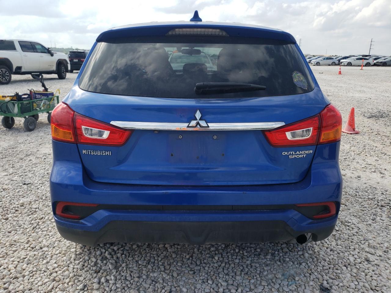 JA4AP3AUXJZ008407 2018 Mitsubishi Outlander Sport Es