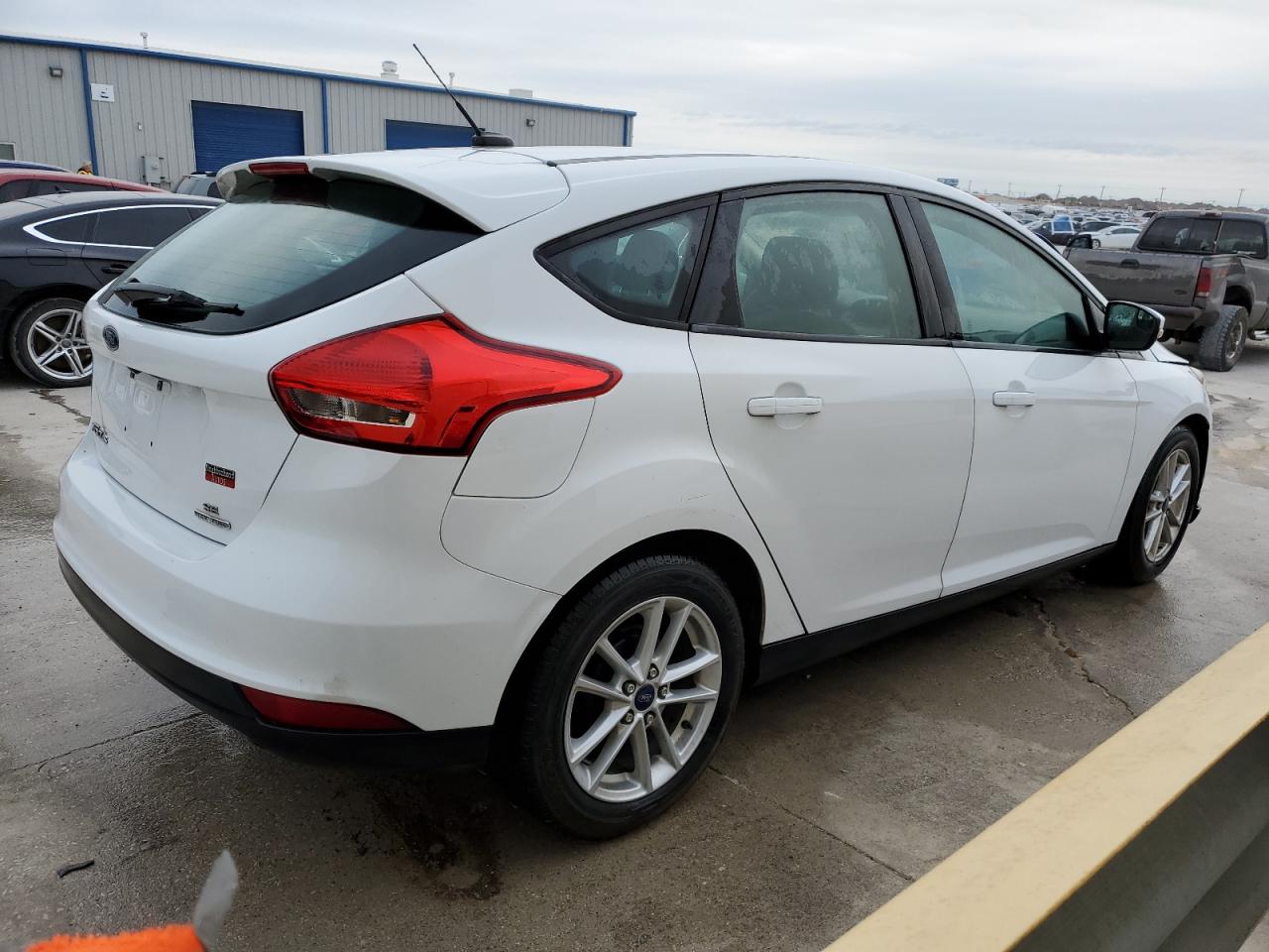 2016 Ford Focus Se vin: 1FADP3K28GL325510