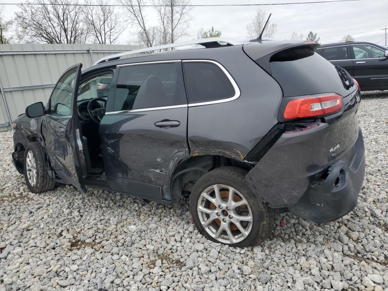 2015 Jeep Cherokee Latitude vin: 1C4PJMCB1FW505390