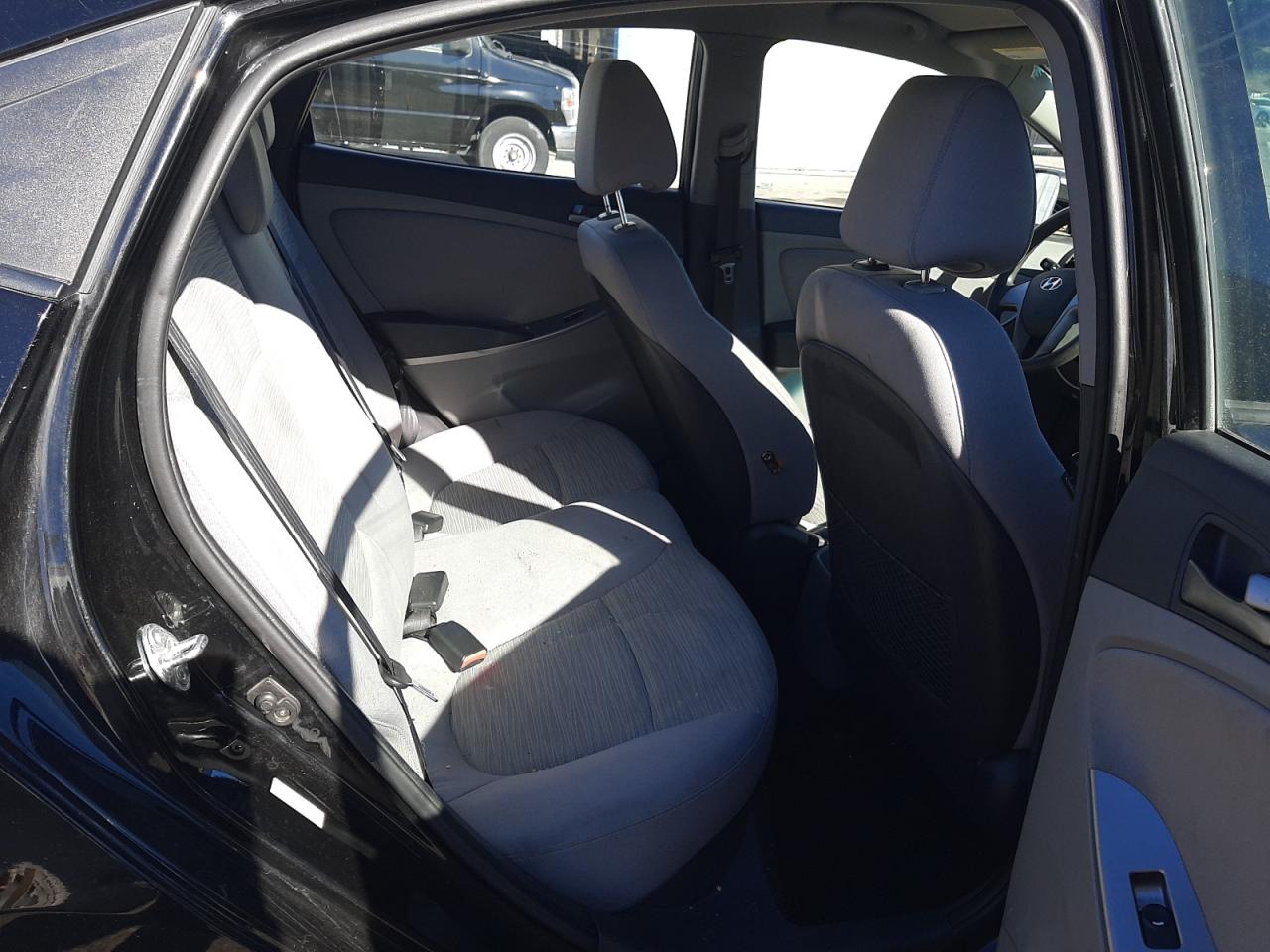 KMHCT4AE2HU217006 2017 Hyundai Accent Se