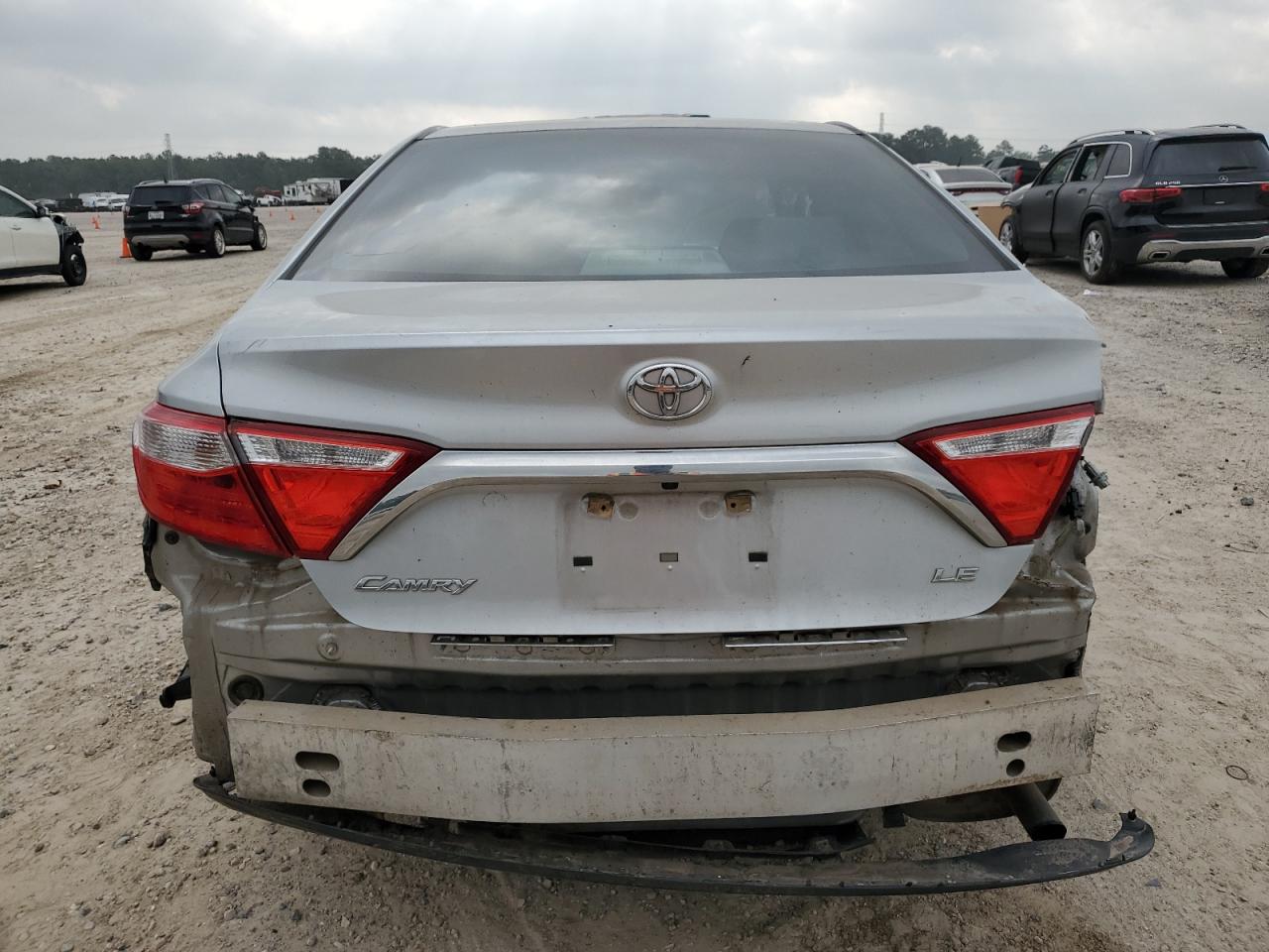 2016 Toyota Camry Le vin: 4T1BF1FK4GU117696