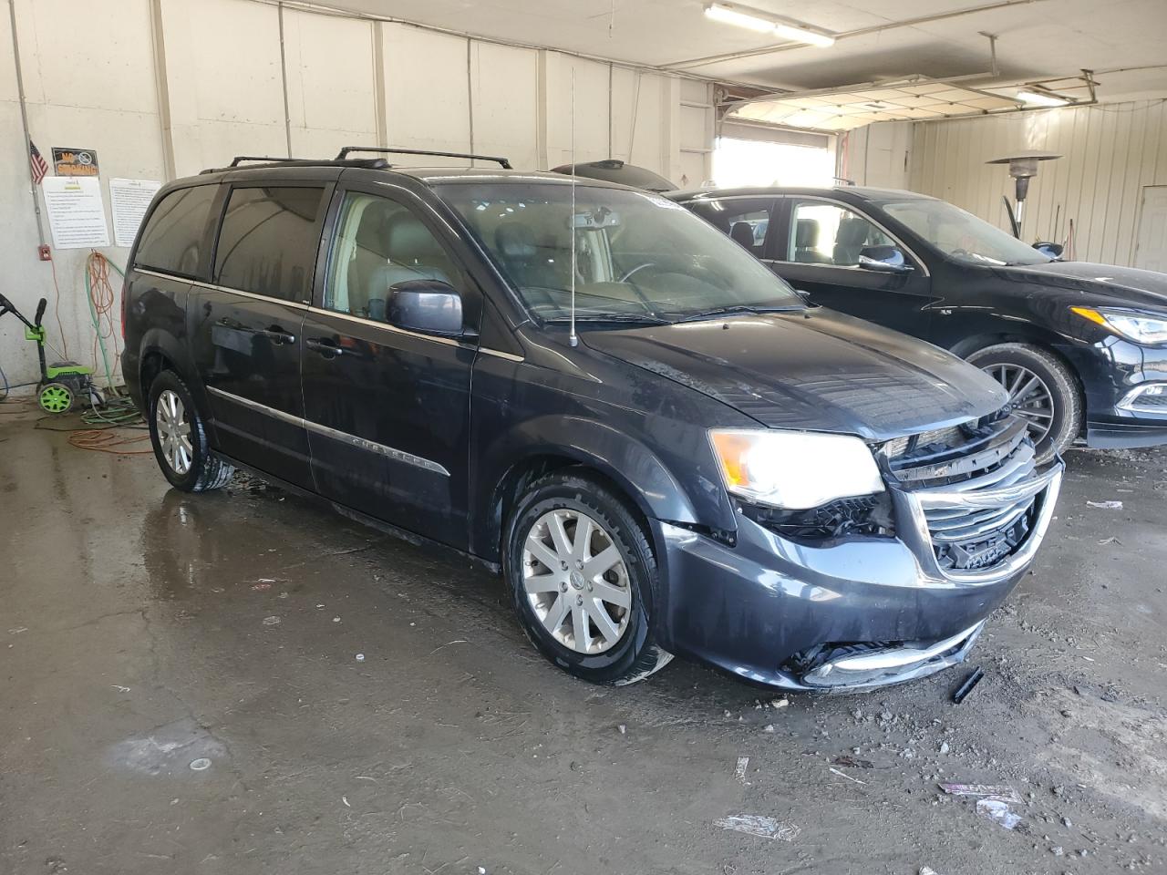 2014 Chrysler Town & Country Touring vin: 2C4RC1BG1ER158469