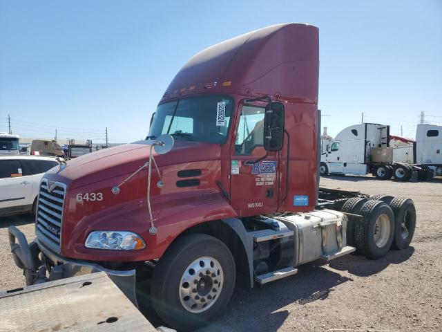 MACK 600 CXU600 2017 red tractor diesel 1M1AW09Y2HM076433 photo #3