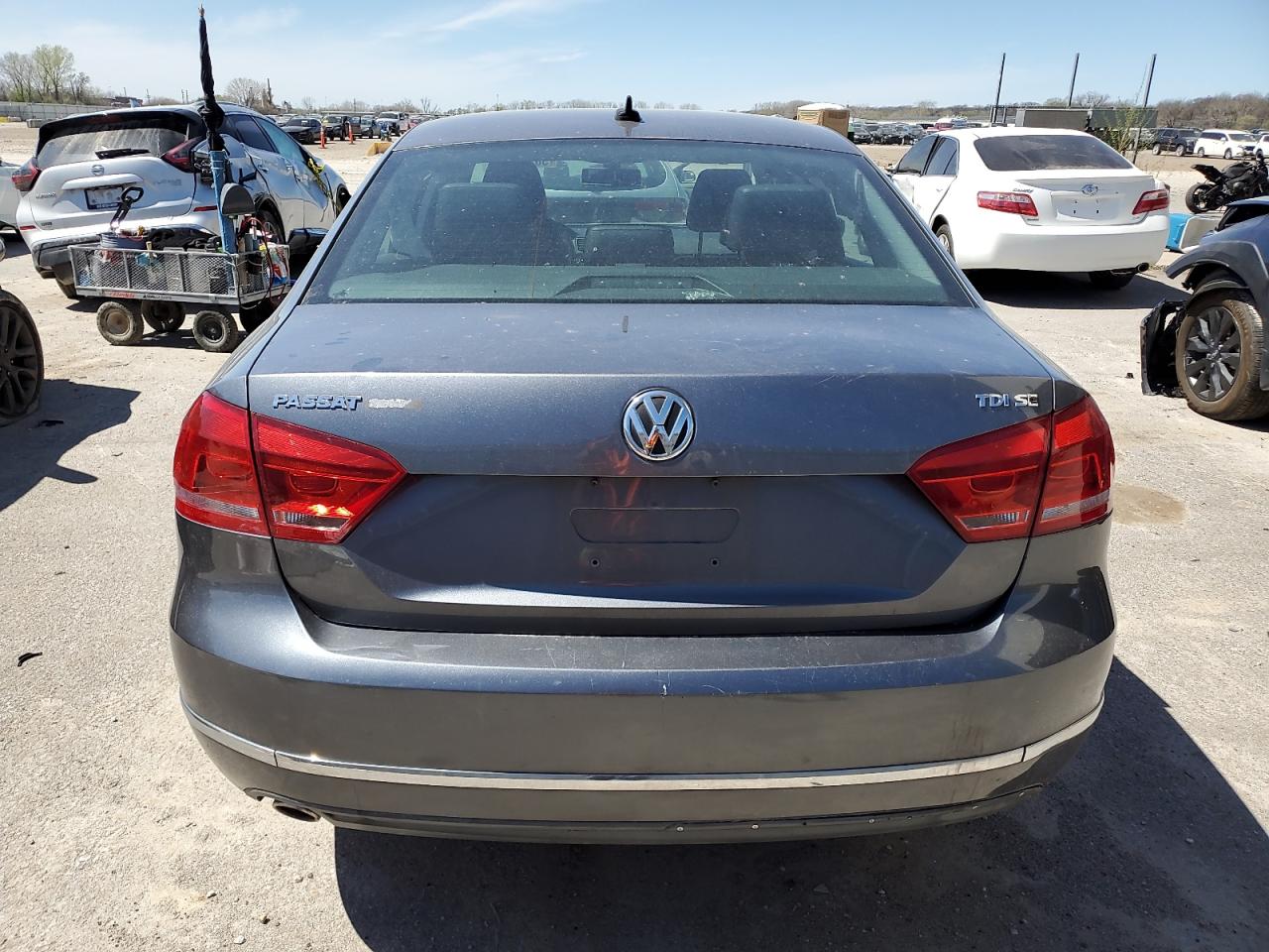 1VWBN7A35DC133592 2013 Volkswagen Passat Se