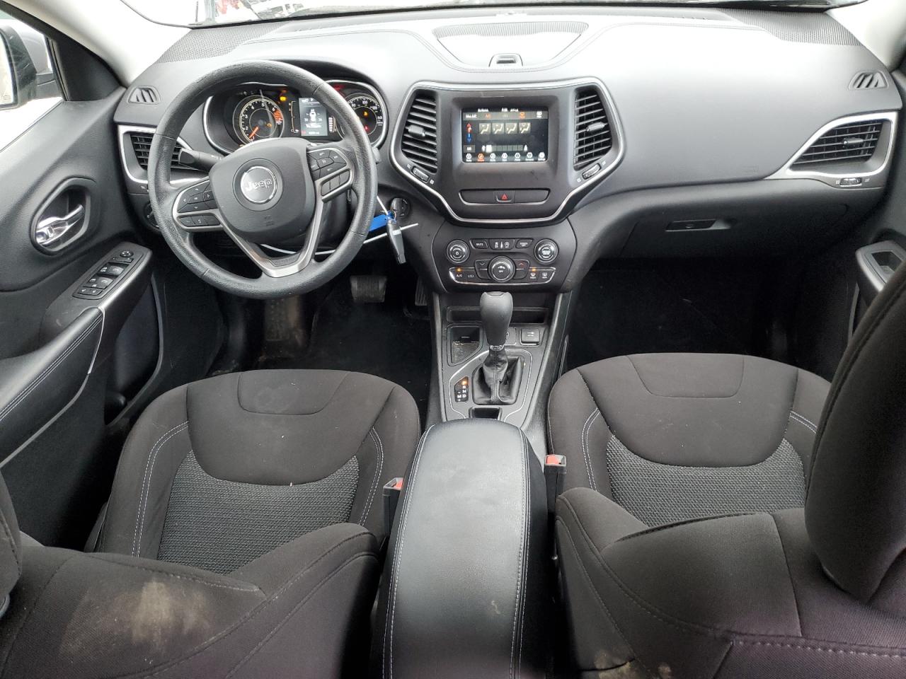 1C4PJLCB6KD143802 2019 Jeep Cherokee Latitude