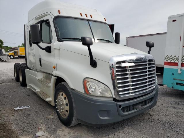 Lot #2494394868 2014 FREIGHTLINER CASCADIA 1 salvage car