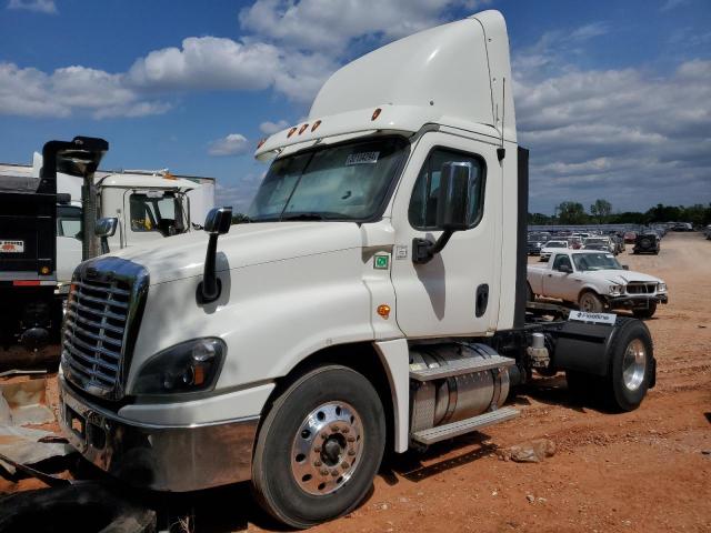 Lot #2494339910 2016 FREIGHTLINER CASCADIA 1 salvage car