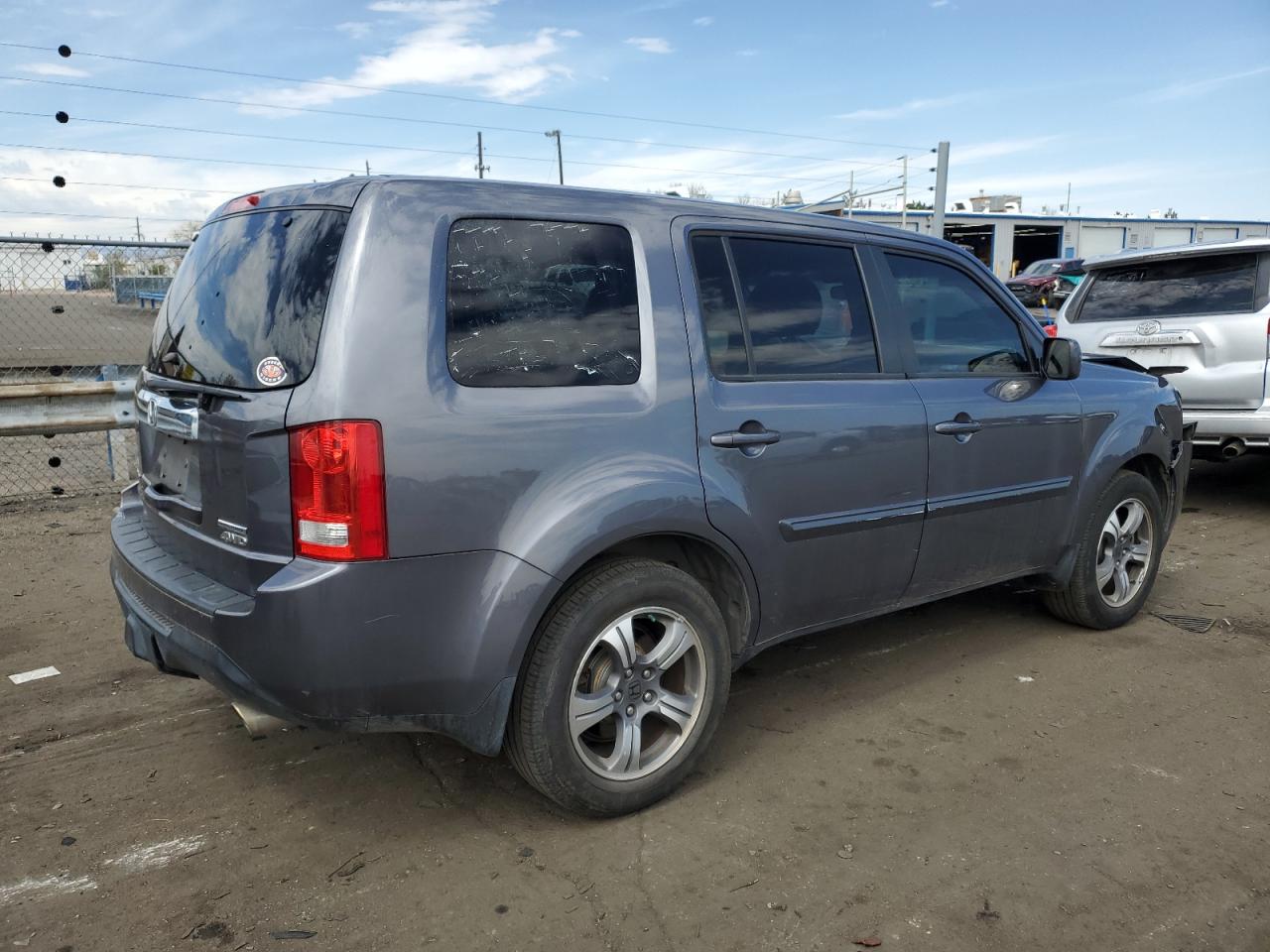 5FNYF4H31FB012191 2015 Honda Pilot Se