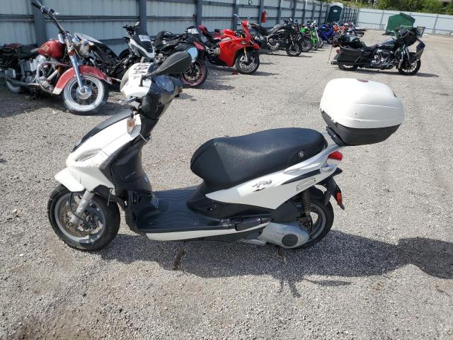 PIAGGIO FLY 150 2014 white motor sc gas ZAPM798G9E7001115 photo #4