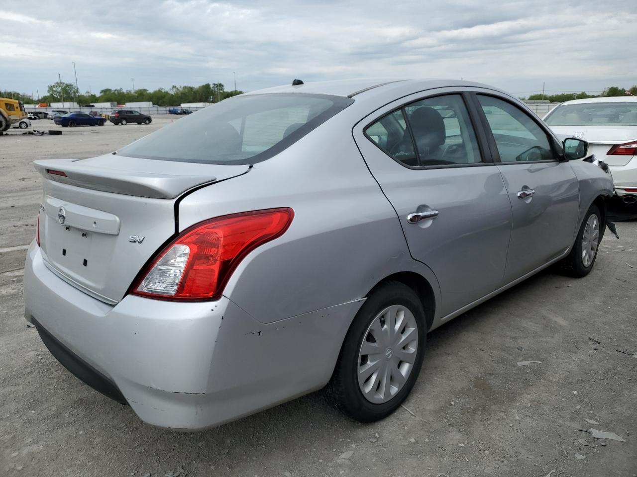 3N1CN7AP8JL887552 2018 Nissan Versa S