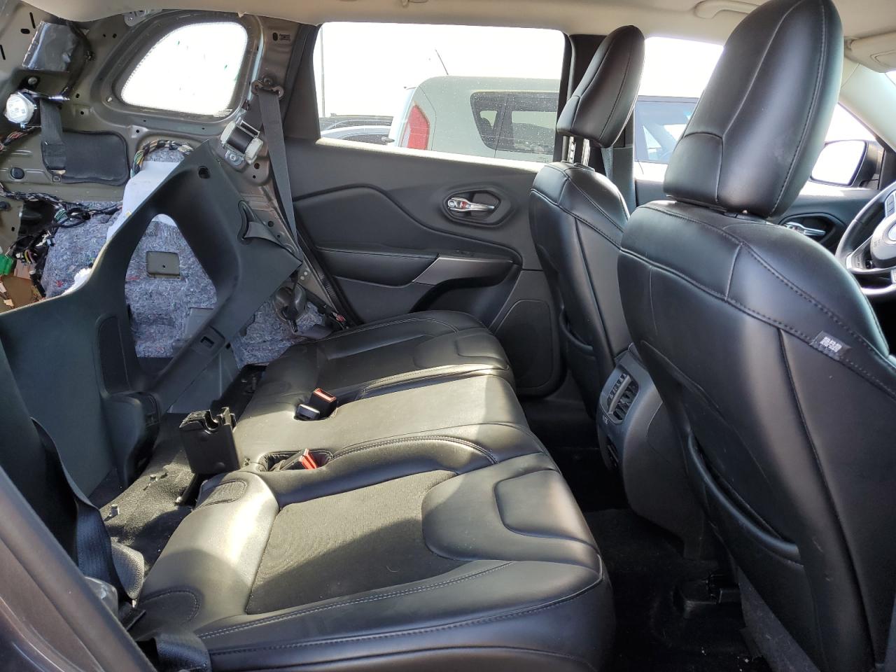 1C4PJLLBXKD312882 2019 Jeep Cherokee Latitude Plus