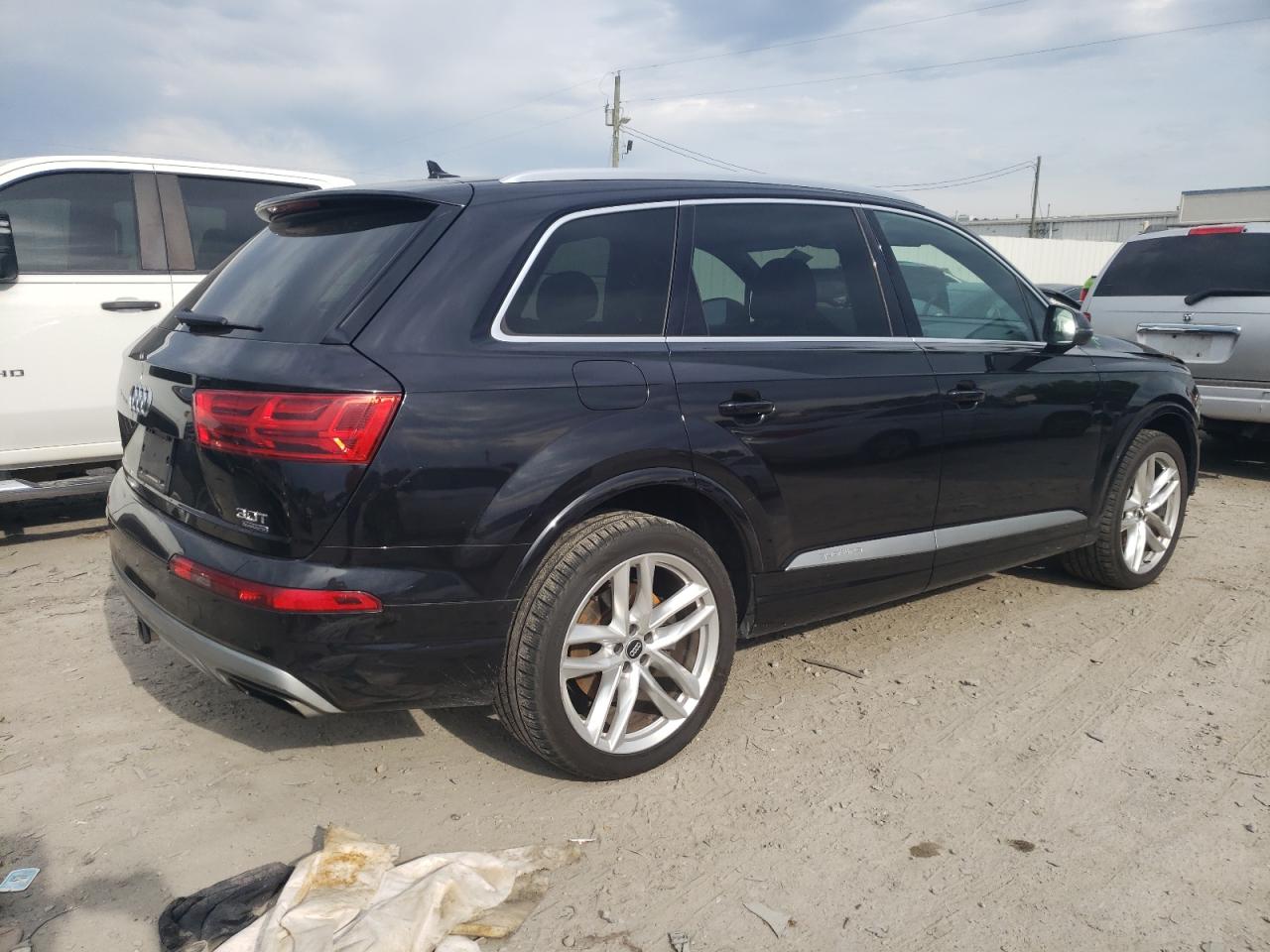 WA1VAAF75HD035807 2017 Audi Q7 Prestige