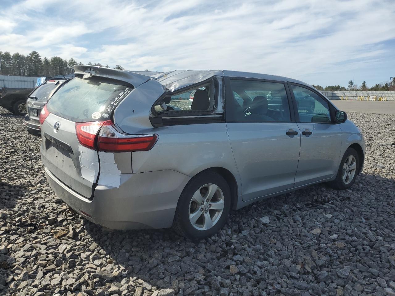 5TDZK3DC6FS625001 2015 Toyota Sienna