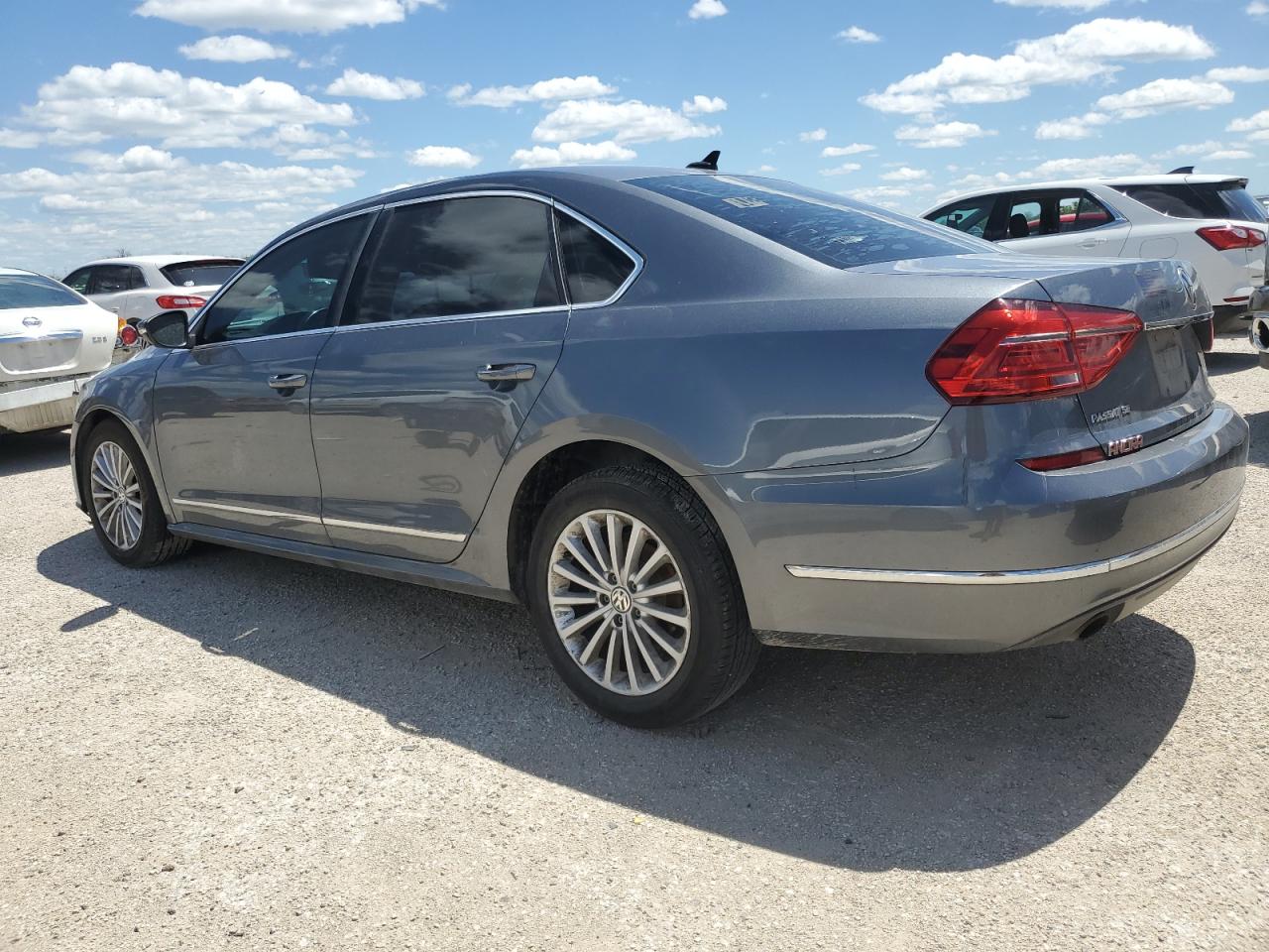 1VWBS7A38GC051739 2016 Volkswagen Passat Se