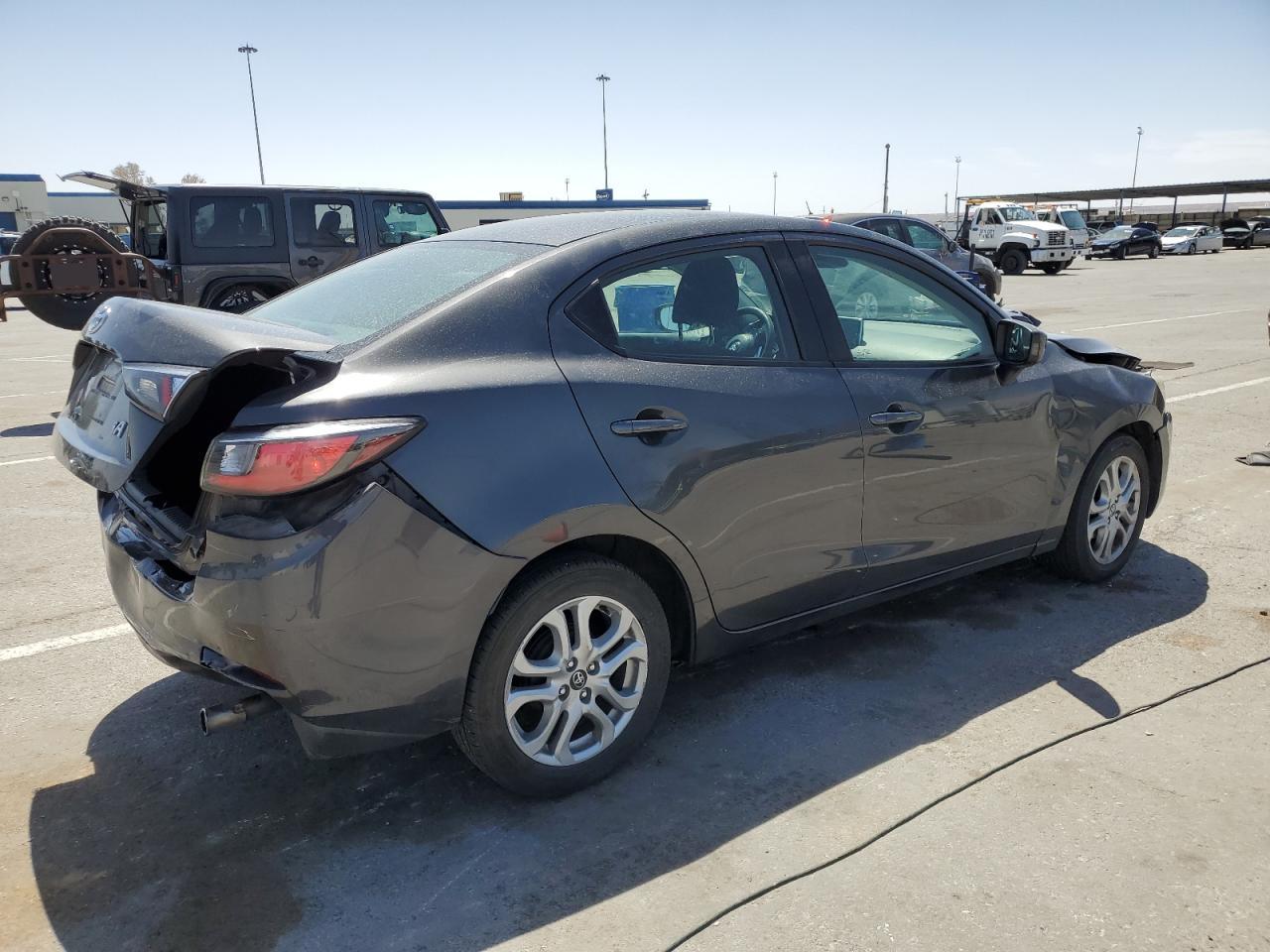 3MYDLBYV1HY168835 2017 Toyota Yaris Ia