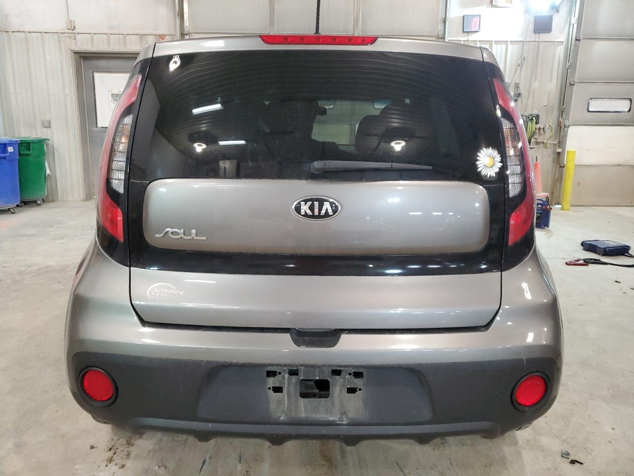 KNDJN2A28J7583136 2018 Kia Soul