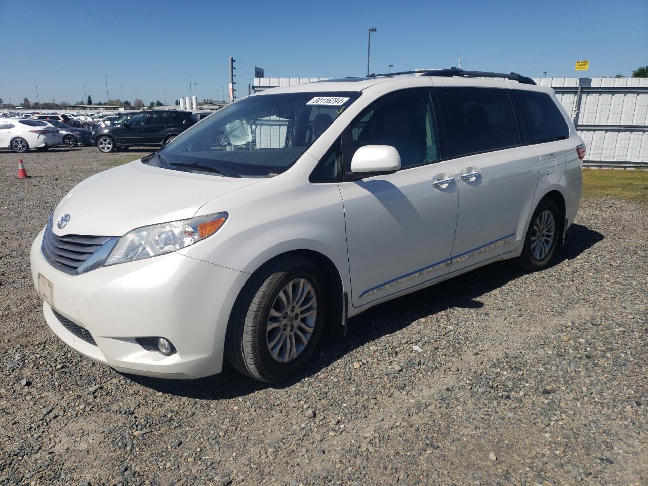 5TDYK3DC0FS633154 2015 Toyota Sienna Xle