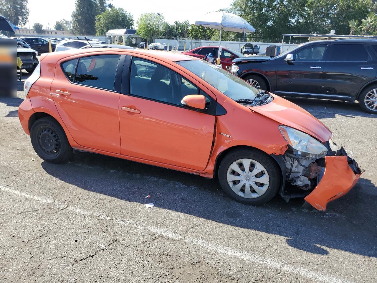 2013 Toyota Prius C vin: JTDKDTB31D1038603