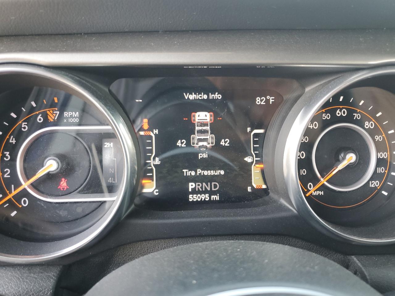 1C4HJXEG6JW319738 2018 Jeep Wrangler Unlimited Sahara