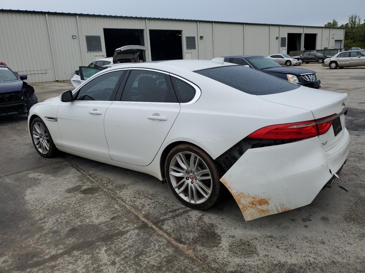 SAJBK4BVXHCY31374 2017 Jaguar Xf Prestige