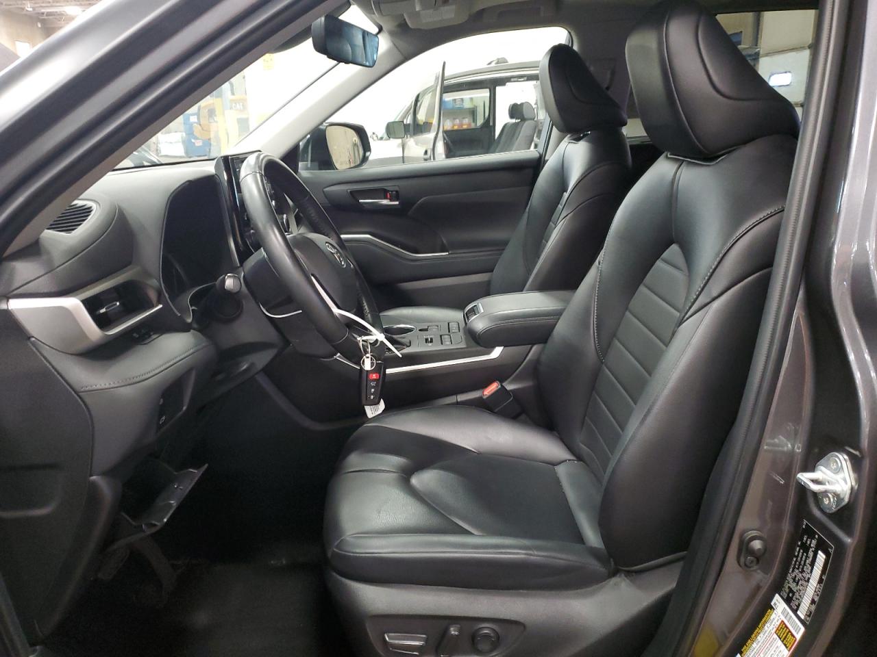 5TDGZRBH3NS597256 2022 Toyota Highlander Xle